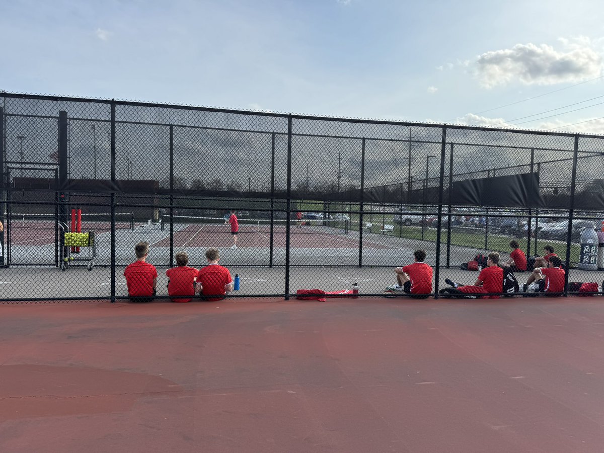 GroffJanelle's tweet image. This is Kings!  Senior tennis players all hanging out cheering on their freshman teammate. Love the culture the coaches have established. Singles and doubles all swept Princeton!