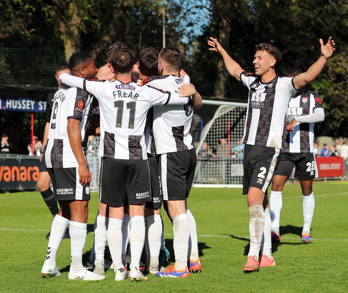 Some group. 

⚫️⚪️ #Romans