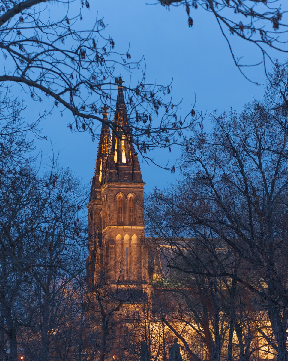 lensscripts's tweet image. Vyšehrad, once a royal seat, is among Prague&apos;s oldest forts. Its basilica, with twin Gothic spires, overlooks the Vltava &amp;amp; years of Czech history.
#vysehrad #basilicaofstpeterandstpaul #Church  #pragueoldtown #czechrepublic #gothic #sonyalpha #sonya7iv #citywalk