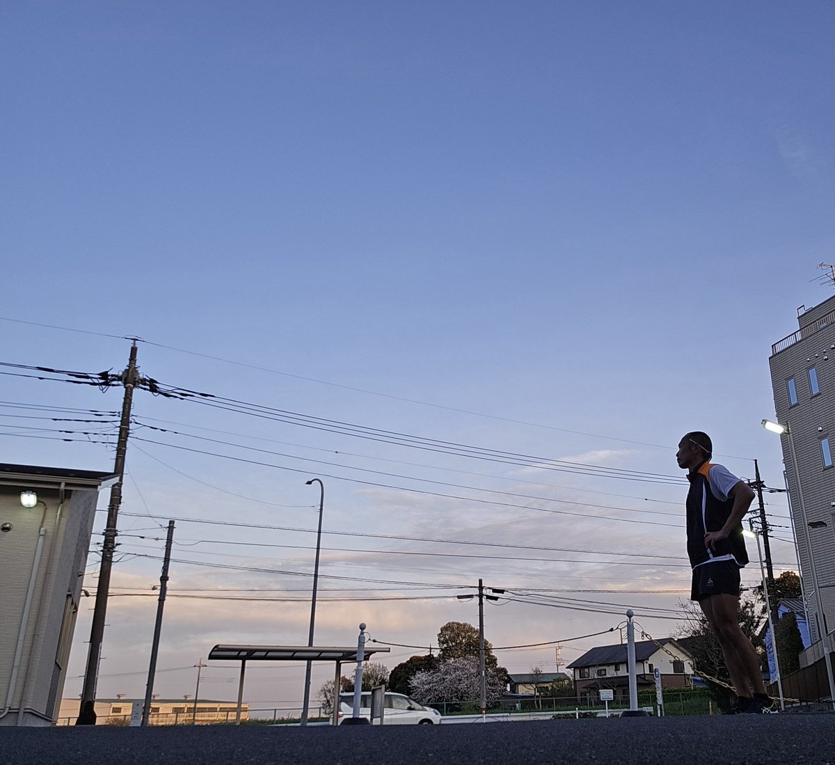 katsuki5025's tweet image. 芦田愛菜ちゃんを真似してはじめた、
1日10分読書📖👓
意識しないと💪
本📕で活字を読んだ方が、
読んだ気になるアナログ世代🤭

【04/06(日)】
①20kmjog

【TOEIC】
①金フレ300語
②銀フレ200語
③英文法400 30問
④金パケpart7 1問

#carosvertix2 
#tabio
#xplosion
#TOEIC
#博士課程の道