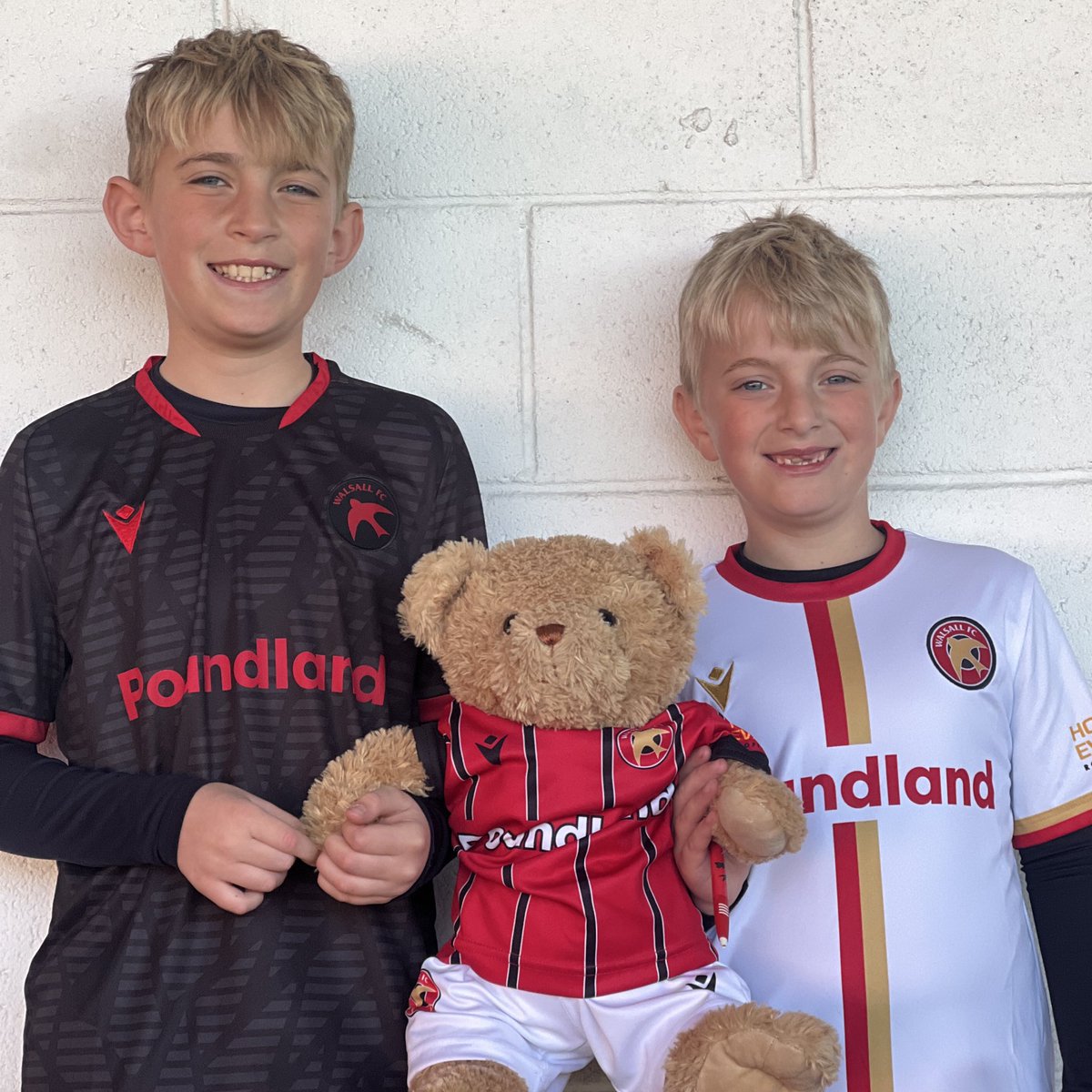 Walsall FC Foundation (@wfcfoundation_) on Twitter photo 😊 Yesterday’s Community Mascots were brothers Ethan & Elijah, joining us with <a href="/AcornsHospice/">Acorns Children's Hospice</a>.
They walked out with Taylor Allen & Ryan Stirk, and their brother Ezra’s teddy bear which carries his ashes - to honour Ezra’s memory. 😊 Yesterday’s Community Mascots were brothers Ethan & Elijah, joining us with <a href="/AcornsHospice/">Acorns Children's Hospice</a>.
They walked out with Taylor Allen & Ryan Stirk, and their brother Ezra’s teddy bear which carries his ashes - to honour Ezra’s memory.