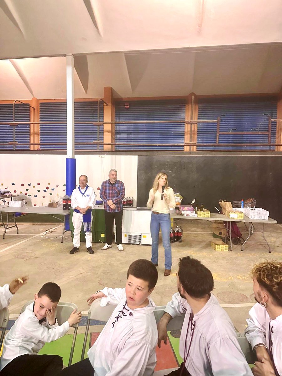 Victòria Alsina Burgués (@_victoriaalsina) on Twitter photo La XIII Trobada Biennal de Gegants de Gràcia ha omplert els carrers de cultura popular, festa i tradició. Els <a href="/GegantsdeGracia/">Gegants de Gràcia</a> i les 14 colles convidades han fet ballar Gràcia en una edició per recordar que vam tancar amb un sopar de germanor per agrair-los la seva implicació. La XIII Trobada Biennal de Gegants de Gràcia ha omplert els carrers de cultura popular, festa i tradició. Els <a href="/GegantsdeGracia/">Gegants de Gràcia</a> i les 14 colles convidades han fet ballar Gràcia en una edició per recordar que vam tancar amb un sopar de germanor per agrair-los la seva implicació.