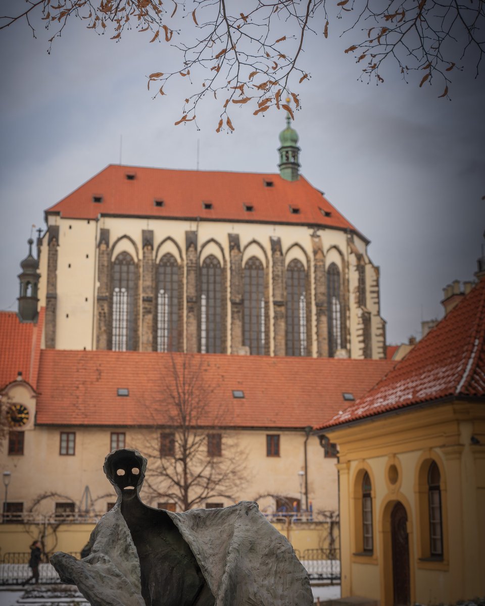 lensscripts's tweet image. First time in Prague, and every corner feels like a scene from a dream. This city has stories in its shadows. 🇨🇿

#prague #pragueoldtown #czechrepublic #gothicarchitecture #churchofourladysnows #kostelpannymariesnezne #frantiskanskazahrada #franciscangardens #sonyalpha #sonya7iv