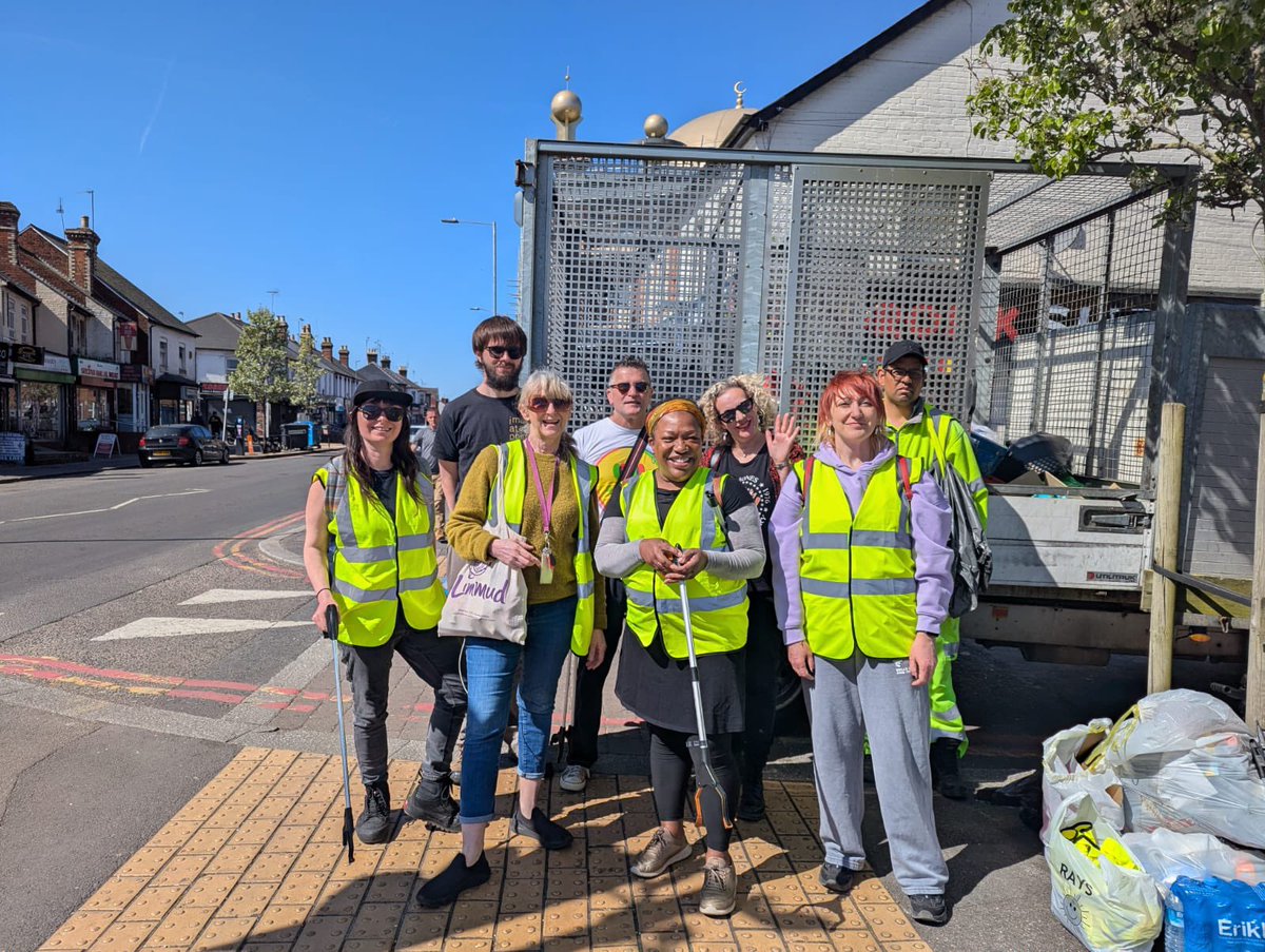 karen rowland🌹🇺🇦 (@karenrowlandrdg) on Twitter photo out on Oxford Rd t’day w the brilliant new Oxford Rd Anti-Litter Society FOR a Fabulous Oxford Rd!
#1 issue: those bags r full of cigarette butts! 🚬😡
🙌🏼 👍🏽to a great inaugural litter pick from this FAB new group! #RAYS #GreatBritishSpringClean <a href="/ReadingCouncil/">Reading Borough Council</a> ♥️ #LoveYourNhood out on Oxford Rd t’day w the brilliant new Oxford Rd Anti-Litter Society FOR a Fabulous Oxford Rd!
#1 issue: those bags r full of cigarette butts! 🚬😡
🙌🏼 👍🏽to a great inaugural litter pick from this FAB new group! #RAYS #GreatBritishSpringClean <a href="/ReadingCouncil/">Reading Borough Council</a> ♥️ #LoveYourNhood