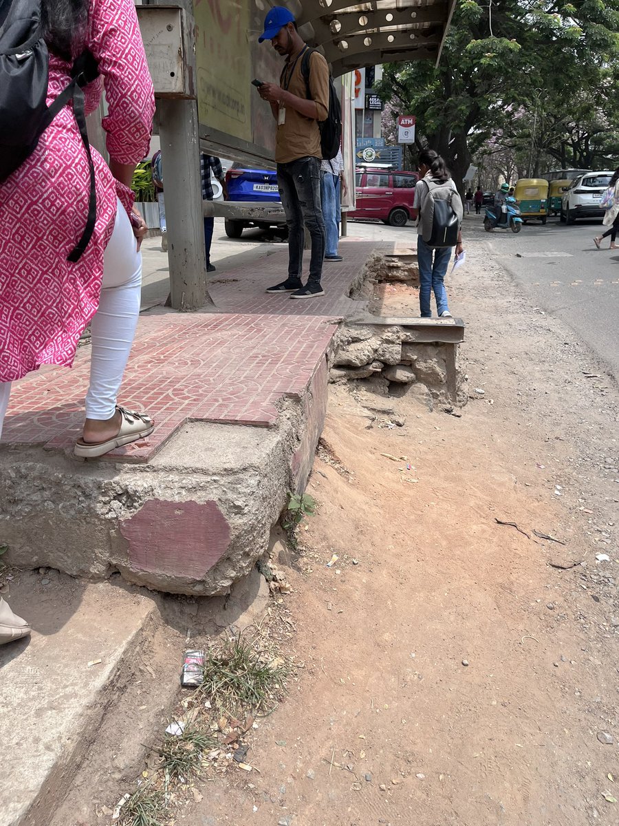 WF_Watcher's tweet photo. One of Bangalore City's "Top" 🔝 bus stops—though not top in quality, mind you. It's "TOP" because you'll need to conquer its lofty heights to reach it. 

It’s a Bus stop reserved for the truly fit. Only the most athletic people can climb up there! @osd_cmkarnataka @MALimbavali https://t.co/Qs7uvfvwTo