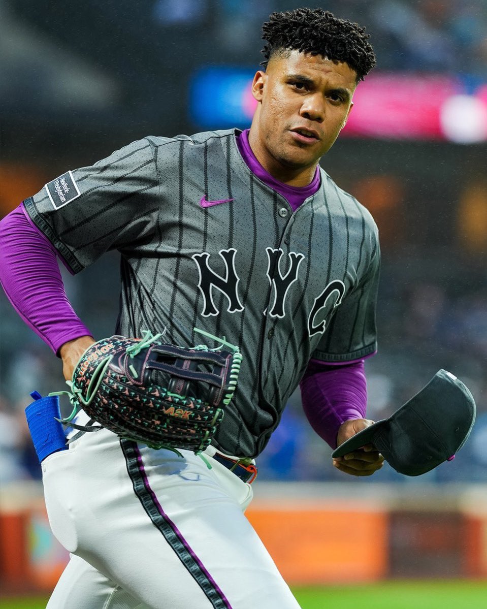Hey <a href="/AnthonyDiComo/">Anthony DiComo</a>, do you know who would know the brand of undershirts the Mets wore last night? That’s a very specific purple that I cannot find.