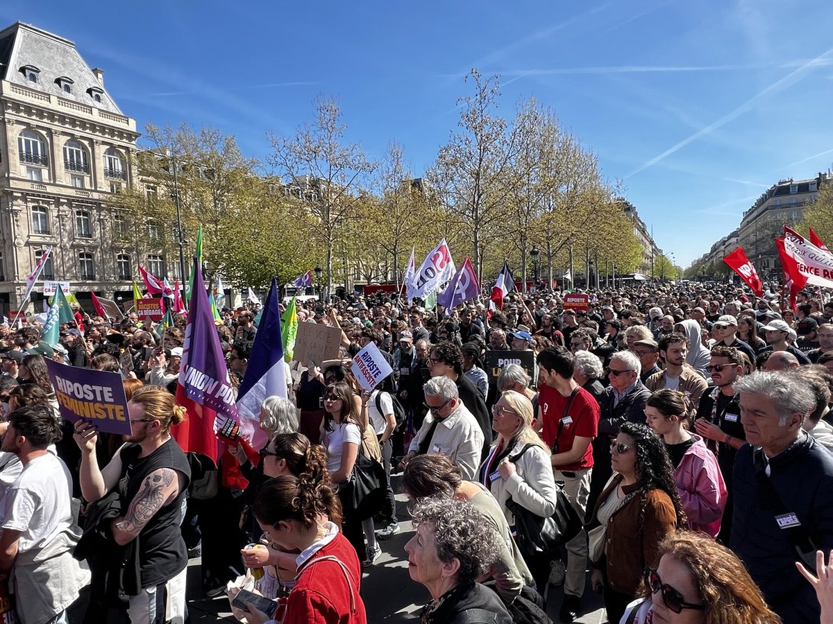 Place de la République, à gauche pour défendre l'État de droit contre les menteurs et les voleurs d'argent public !

Face au clan Le Pen,  il nous faut maintenant une réponse unitaire, populaire et déterminée.