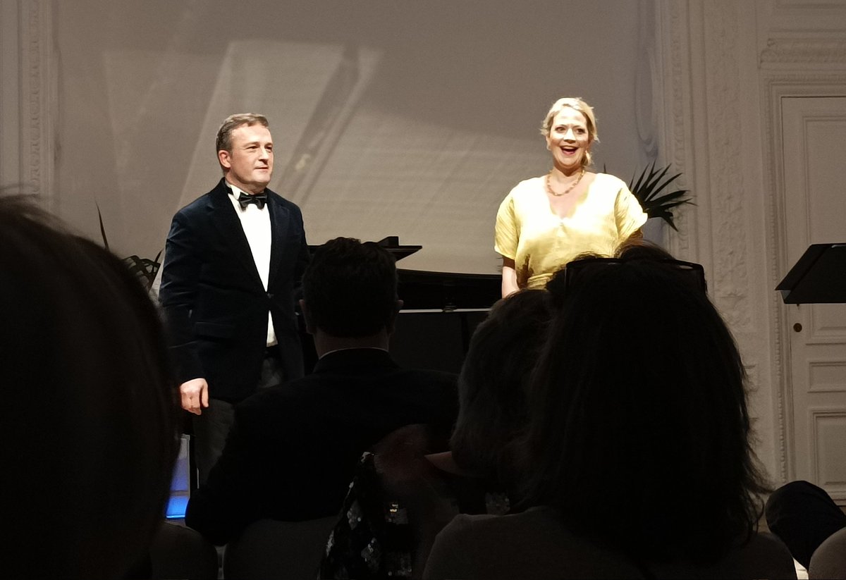 Una estupenda tarde con sorpresa, disfrutando de la voz de Morana Batkovic y del pianista  de Luis Noain en <a href="/ArtsMonteverdi/">Monteverdi Arts Club</a> 
#cultural #Madrid #Solista #Piano #Veladamusical