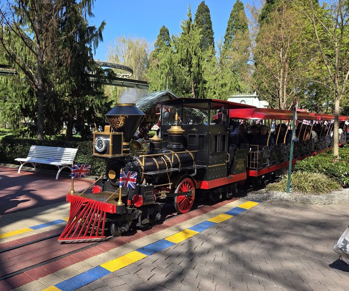 The Panorama Railway has been decked out with Union and English flags for this weekends festival, which sees live music, entertainment and children's activities in the England themed area  🏴󠁧󠁢󠁥󠁮󠁧󠁿 🇬🇧