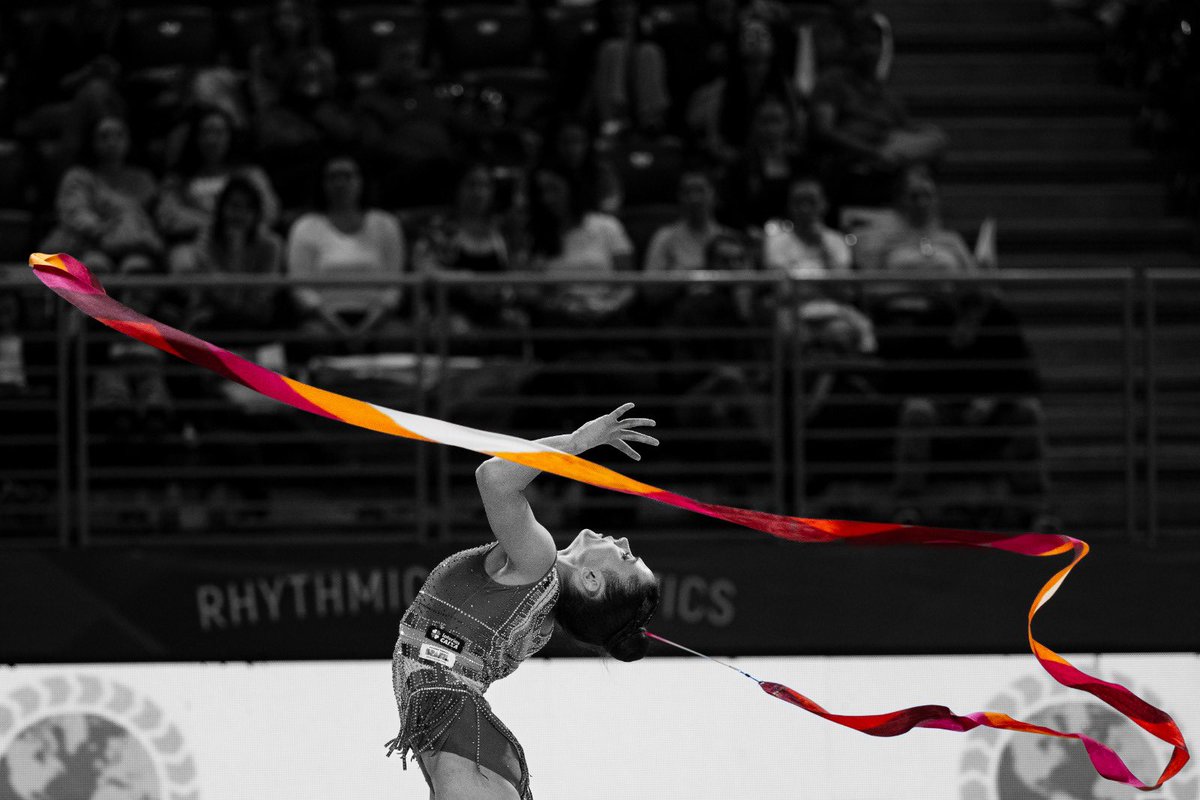 cbginastica's tweet photo. Parabéns, Maria! 🌟

Nesse domingão de finais da Copa do Mundo de Ginástica Rítmica de Sofia, na Bulgária 🇧🇬, Maria Eduarda Alexandre se apresentou na final de fita! Embora uma falha tenha tirado a Maria da disputa por medalhas, temos orgulho da nossa brasileira ter alcançado essa final. Vamos continuar trabalhando firme para evoluir cada vez mais e mais! O melhor ainda está por vir! 😍

Seguimos em frente! 🚀

📷 Melogym/CBG

#LoteriasCAIXA @loteriascaixaoficial @correiosoficial
#CorreiosPresenteProEsporte #ATroveranHot #GelolMassageador
#Estacio #Neutrox #Vivo #Piracanjuba #Correios @neutrox @vivo @oficialpiracanjuba @govbr