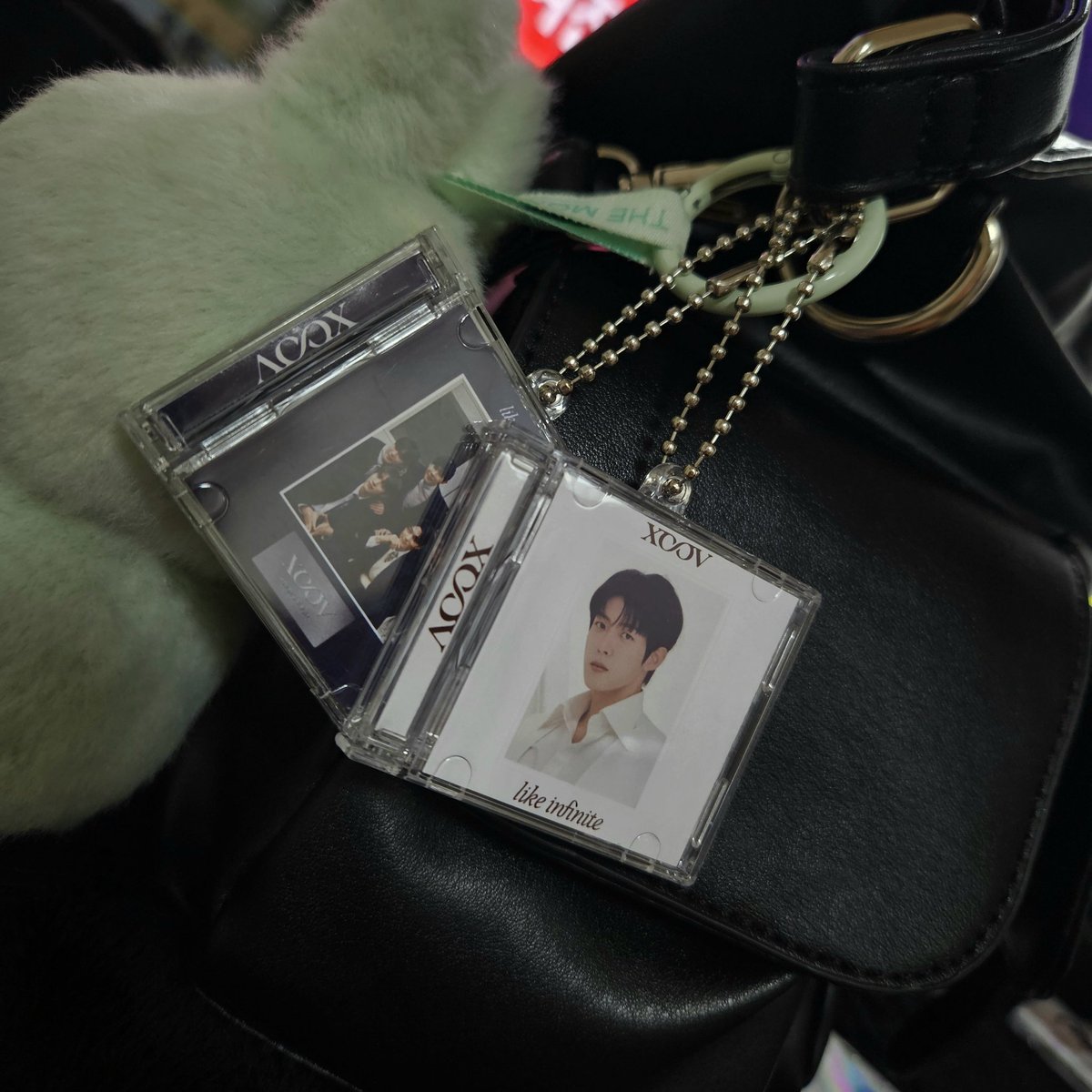 Dearly827's tweet photo. 인피니트 LIMITED EDITION 앙콘
미니CD 키링 나눔

♾️첫콘/막콘 양일 종류별 7개씩 총 98개(1인 1개, 랜덤)
♾️장소 및 시간 : 당일 공지
♾️인증 : 티켓 + 스밍1000회 이상(멜론 지니 벅스 바이브 플로)

▶️NFC 태그 시 ♾️댕져러스♾️ 뮤비 재생▶️
🥹홍보••해주세요••안가져가믄 어떡하지 https://t.co/Deg5vWChgK