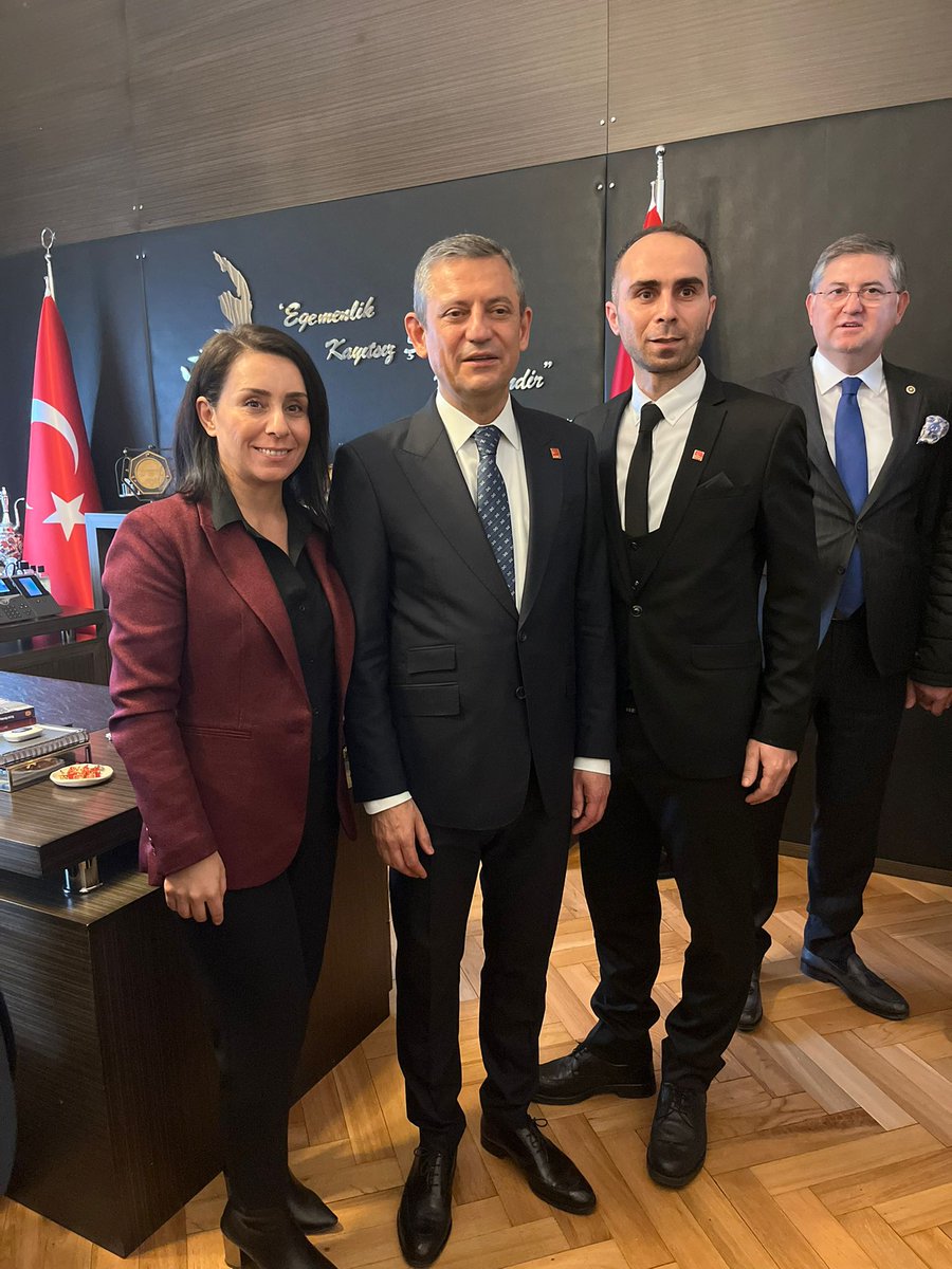 Cumhuriyet Halk Partimizin 21. Olağanüstü Kurultayı’nda yeniden Genel Başkanlığı’na seçilen Sayın Özgür Özel Genel Başkanımızı kutluyorum.
Milletimizin umudu olan bu onurlu yolda, Partimizin demokrasi ve iktidar mücadelesinde başarılar diliyorum…

#pazar 
#CHPKurultay