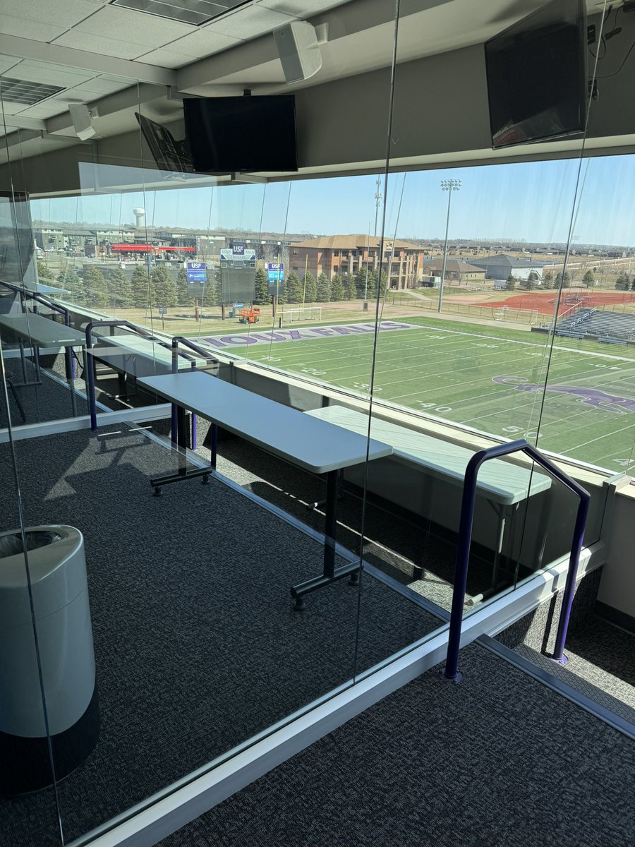 Thank you <a href="/CoachJ_USF/">Alex Johnson</a> and <a href="/USFCougarsFB/">USF Football</a> for the Junior day! Was nice to get down and check it out! Had a great time. <a href="/JimGlogowski/">Coach Glo</a> <a href="/jakob_thut/">Coach Thut</a> <a href="/CoachLueds/">Lucas Lueders</a>