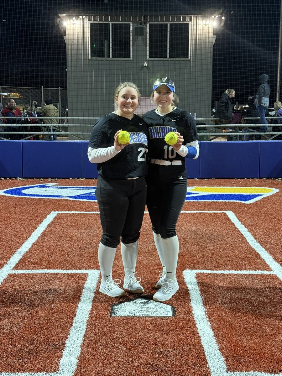 Bombs away for these two! 💣💣
Joree and Kimmy both with moonshots in game two vs Marian Central