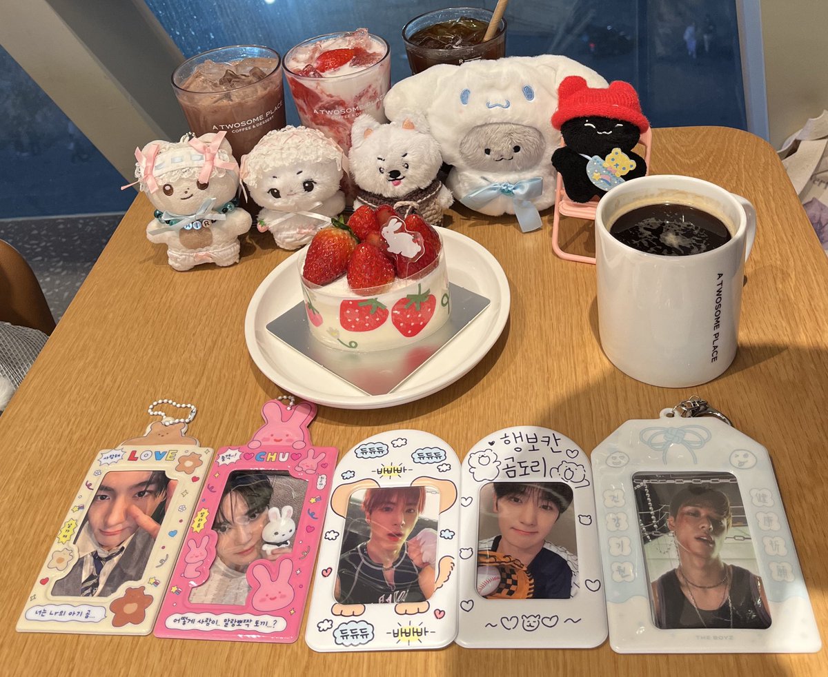 서울의 승리요정 행복한 횬도리 부적과 함께 
오늘의 야놀앤나덥놀 개큰성공⚾️🍀💕

다만 엄청난 먹짱의 하루였는데 남은 사진이 이거뿐인게 함정임...ㅜ

<a href="/2tokki_nyeon/">♡☡.．</a> <a href="/24_HJ970913/">᧔♡᧓</a> 오늘 넘 고마웠엉😻🫶🏻