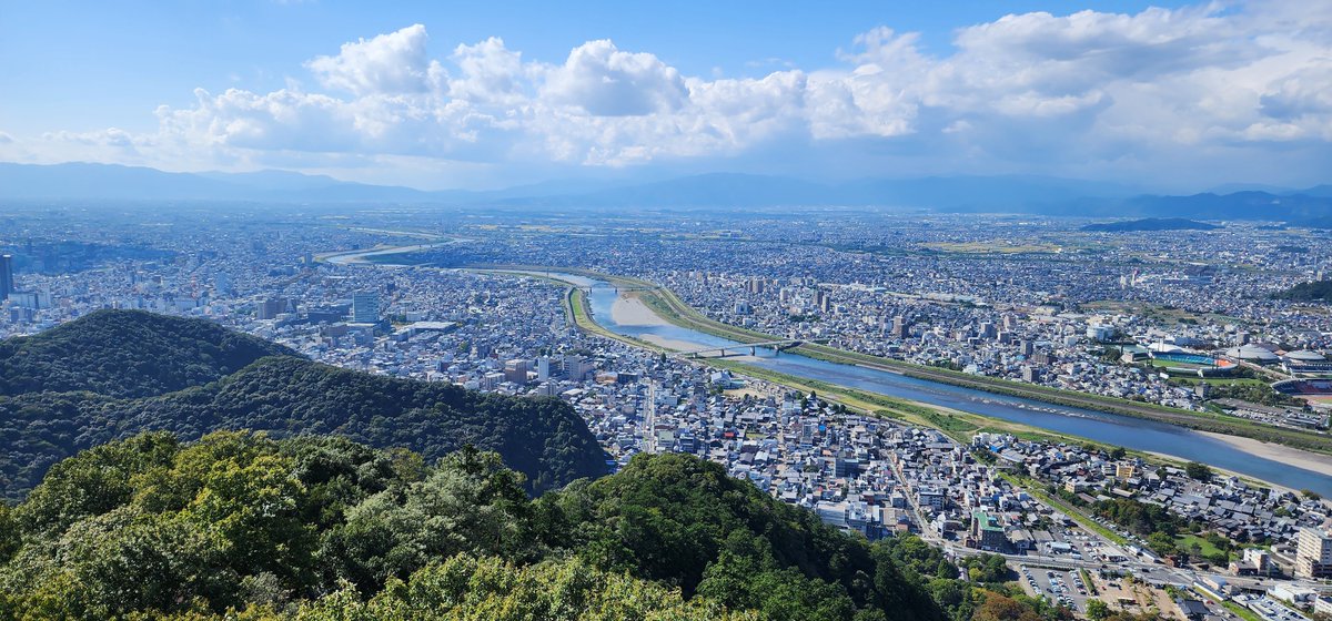 シングレOPのこれ
見覚えあると思ってたら昔ほぼ同じとこで撮ってるね
今度は時間あわせて撮りに行こう