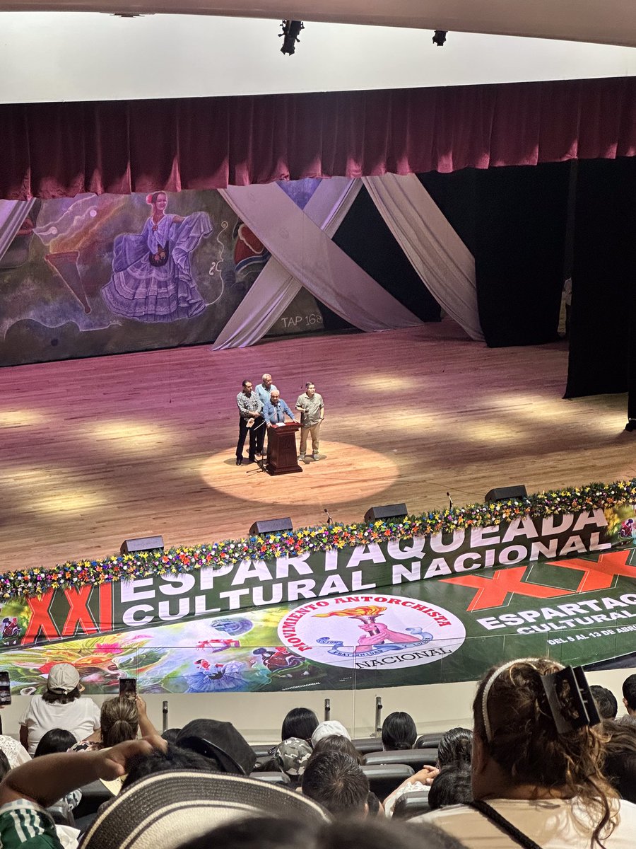 mont_arrieta's tweet photo. 50 años de lucha. 

Gracias #Antorcha por tan gran progreso, gracias maestro Aquiles por tanta superación y dedicación.

Teatro “Aquiles Córdova Moran” una muestra más de que el pueblo organizado puede lograr grandes obras. https://t.co/XOa5KBm13X