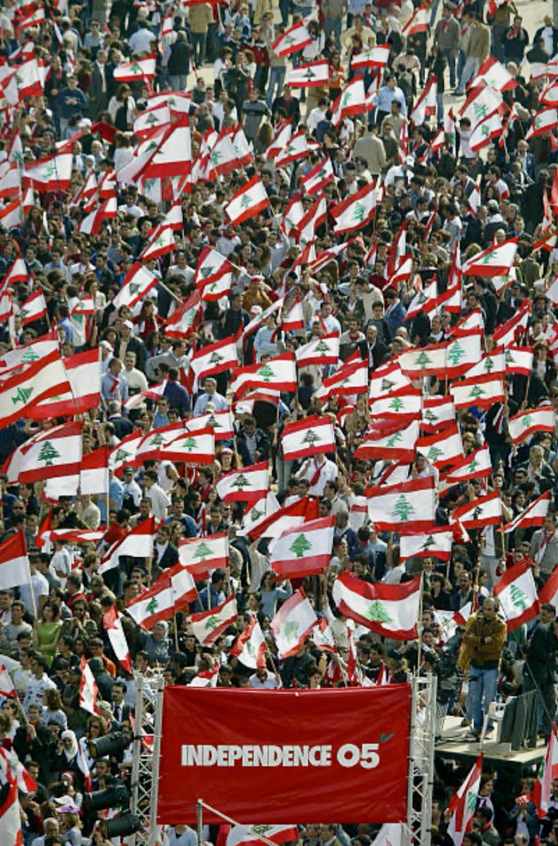 لا عودة ل"لبنان" إلى الحضن العربي و الدولي،
إلا بتطبيق القرارات الدولية ١٥٥٩, ١٦٨٠ و  ١٧٠١.

حسم الأمر، 
الإعمار مقابل نهاية حزب "اللّه" العسكري.

حان الوقت لتطبيق الدستور الذي وضع سنة ال١٩٢٦،
و إتفاق الطائف الذي أنهى الحرب الأهلية.

الدولة = أحدية السلاح.

#لبنان 
#لبنان_يتنفض