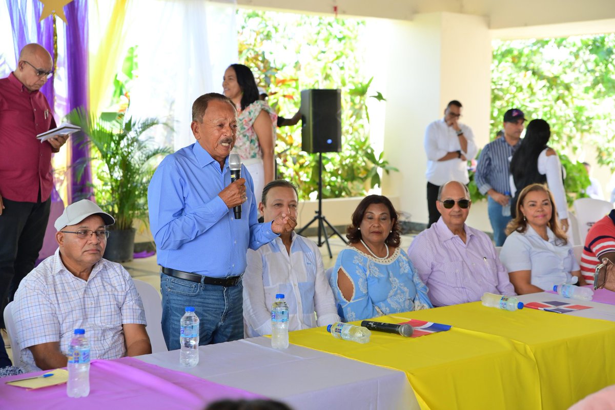 undomi21's tweet photo. “Esta tarde está linda con tantos rostros jóvenes. Ustedes tienen el compromiso de seguir trabajando para que el compañero Abel sea el candidato y próximo presidente de la República. En política, para ganar hay que trabajar”.
Gregorio Reyes (Goyo), Pte.Dajabon
#FuturoSeguro https://t.co/k0uaJDX9Le