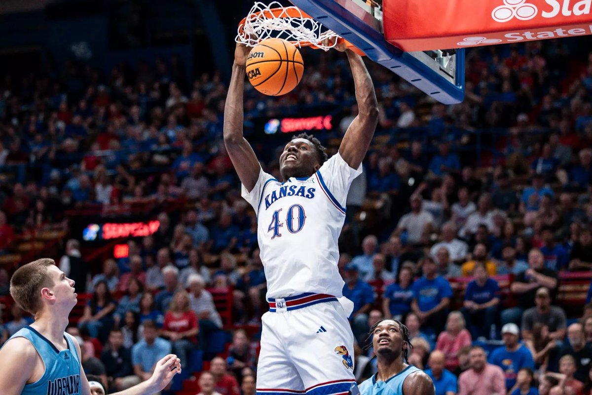 Flory Bidunga is withdrawing from the transfer portal, and returning to Kansas. 

The 6’9” freshman forward appeared in 34 games, averaging 5.9 points on 70% FG, 5.4 rebounds, and 1.6 blocks per game.

Great news for the Jayhawks!