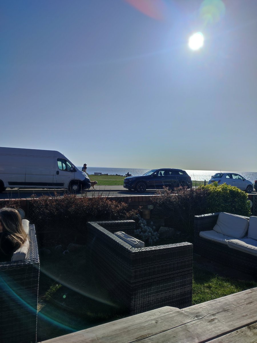 Lovely sunny afternoon ☀️🙂
Looks like being a ☀️ week too.
Let's celebrate together on #valedrive from 4 tomorrow 🙂 <a href="/BRORADIO/">Bro Radio</a>