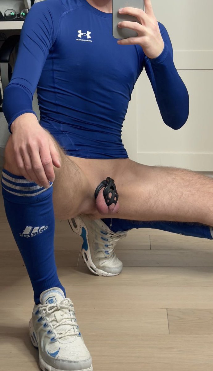 If this post gets 100 RT before I go to sleep, I'll post humiliating pics with face until I wake up.. 🫣

#chastity #gaychastity #gaysocks