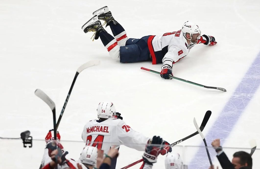 Seandiesel37's tweet photo. When @ovi8 gets his statue please this be it!
#895 https://t.co/TnKkc84OcI