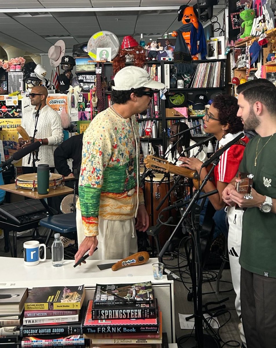 Access Bad Bunny tweet media