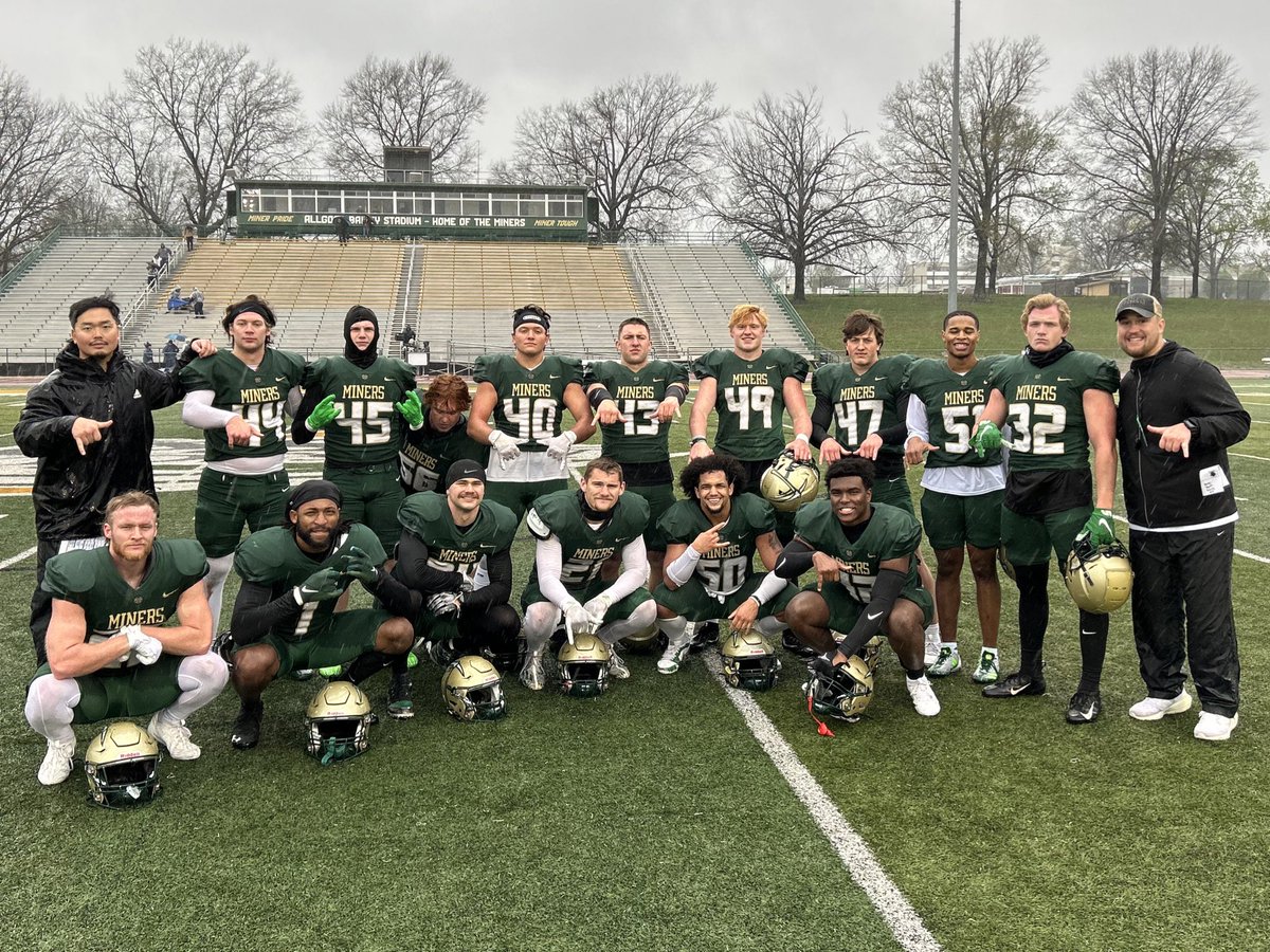 Spring 2025 Season ✅
Linebackers got after it this spring! More work to be done! 💪🏼
#DBLH #PickAxeTakeNames