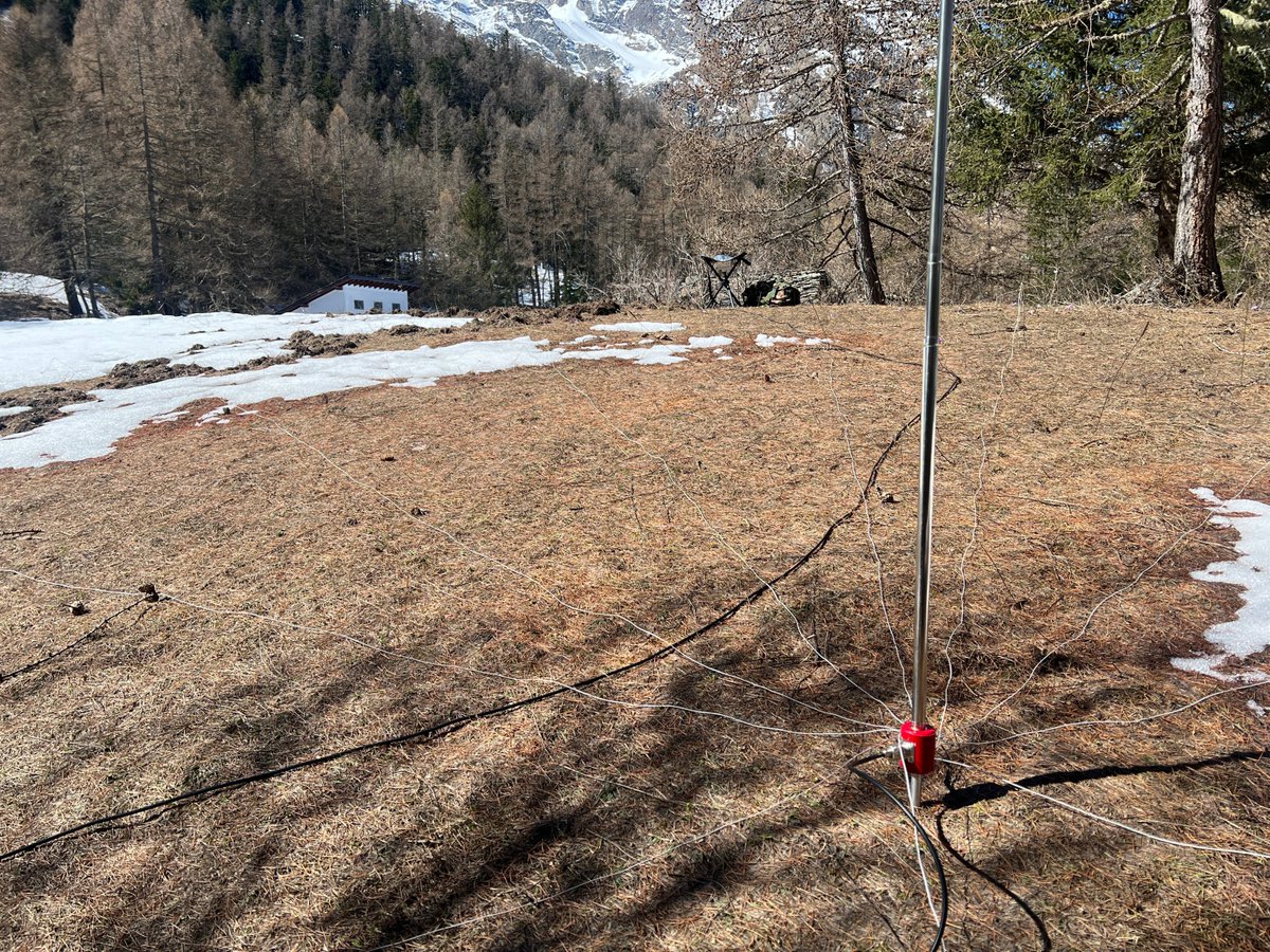 Chris_Diemoz's tweet photo. 🇬🇧 ENG
Snow, contest crowded bands, fading... and then FK8HM replies in FT-8 from New Caledonia. QRP magic from #POTA IT-1057! #hamradio #QRP #DX #ATNO https://t.co/Jlkb8J68nf
