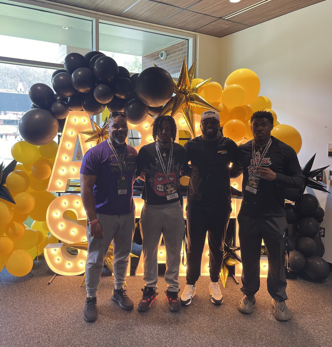 SimeonMoore9's tweet image. Had an amazing time @AppState_FB yesterday. Appreciated the hospitality from all the coaches and how competitive practice was. @CoachSpeir @CoachDjSmith @Cfuller29Coach @Coach_Favero @elite360recruit