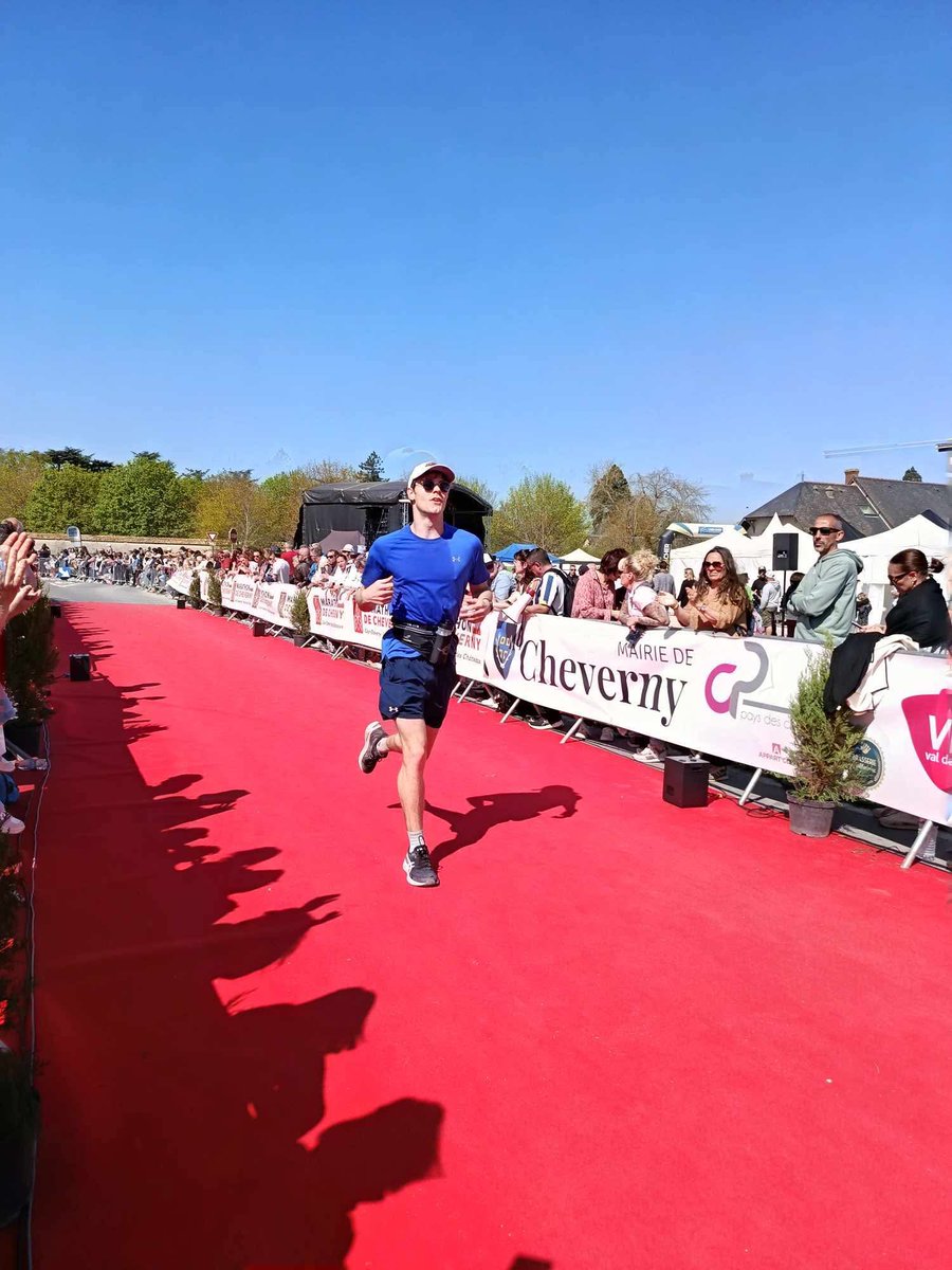 3h12 au marathon de cheverny, 55eme au classement général sur 1176, 11ème de ma catégorie, je reste pendant 30km avec le peloton pour faire moins de 3h et je décroche après, mais grave content de ma perf 🔥