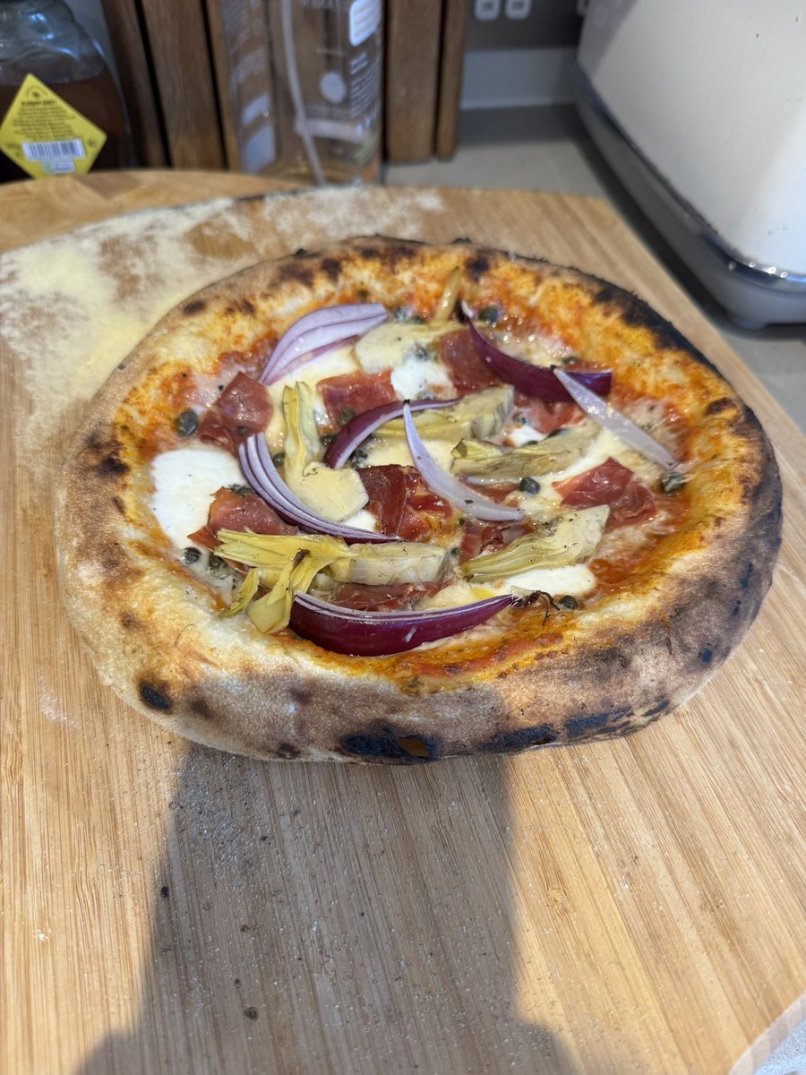 Nothing like homemade pizza on a Sunday ☺️