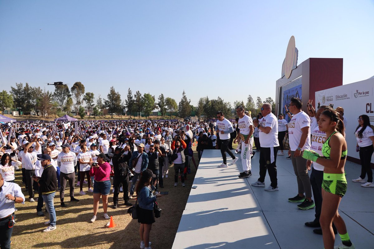 Tlaxcala se suma a la Clase Nacional de Box “Boxeando por la Paz”🥊

Casi 4 mil personas participaron en la Clase Nacional “Boxeando por la Paz” en la Ciudad Deportiva de Alto Rendimiento en Apizaco, como parte de una jornada simultánea en todo el país convocada por la presidenta