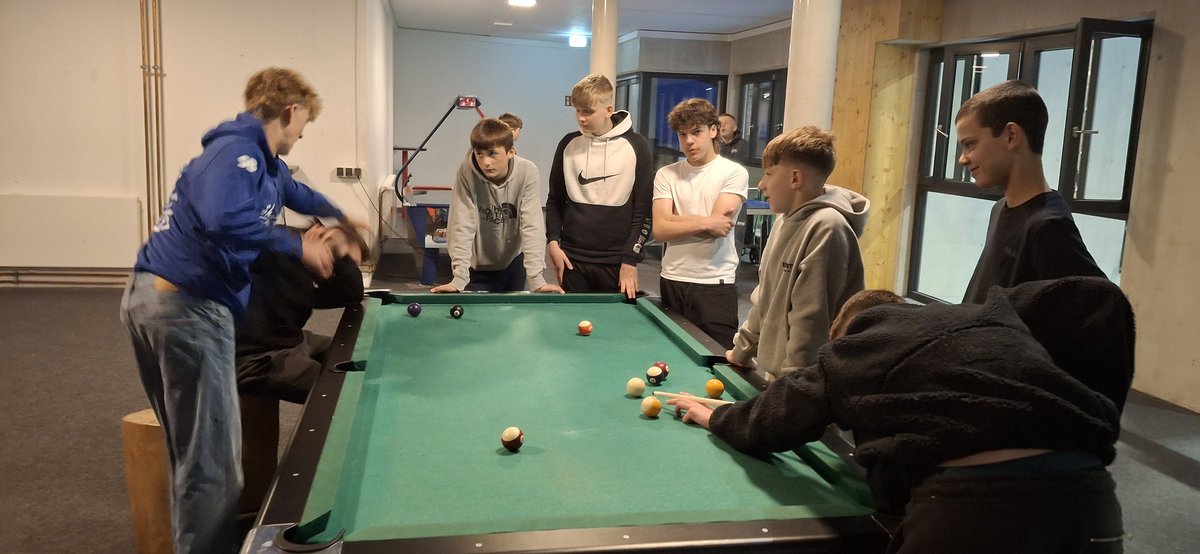 pe_aps_'s tweet photo. Some downtime after @AshtonParkSch first ski day. They've made new friends using translation sites and made food use if the facilities https://t.co/sobPwOJ2lB
