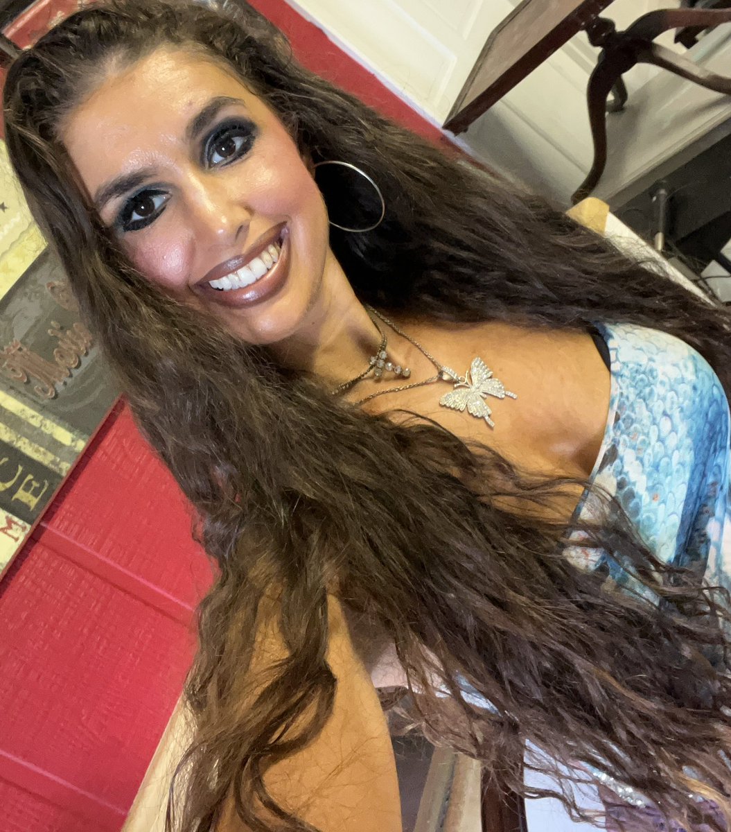 __SydneyCeleste's tweet photo. Had a great interview today with fantastic guest Chad Rivette on #TheSydneyCelesteShow coming soon stay tuned happy Sunday 🎼🎤🎵💜 https://t.co/9lNcm6bT4g
