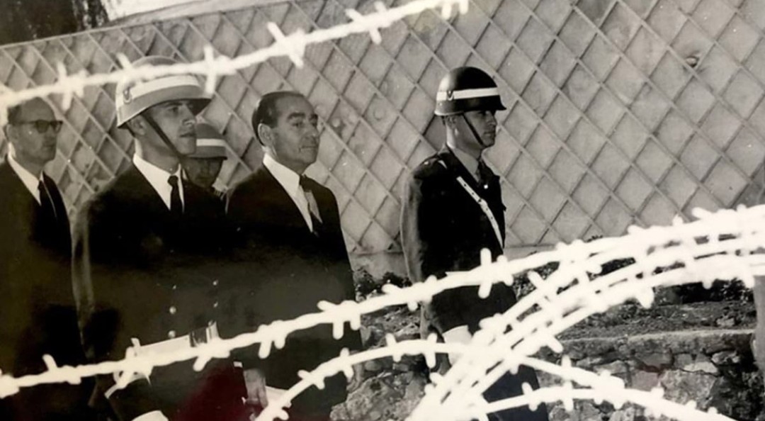 Tarihi, cunta, darbe, tehdit ve hırsızlıkla dolu CHP geçmişini unutup, kendi kimliğini başkalarına pekiştirme derdine düşmüş. 

Avrupa'da "yalnız bırakıldık" naraları atan, ülke ekonomisine "DARBE" yapmaya çalışan sensin !
 
Haddini bil Özgür Özel

Cuntacı CHP