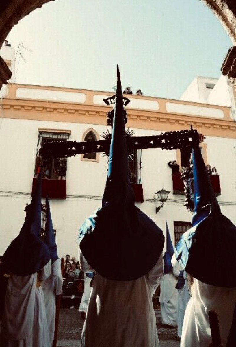 DSJulianAlCielo's tweet photo. No quedan más domingos para tachar en el calendario. El siguiente ya será #NuestroDomingo.

Sueñen con el murallismo. https://t.co/lHu77GokE9