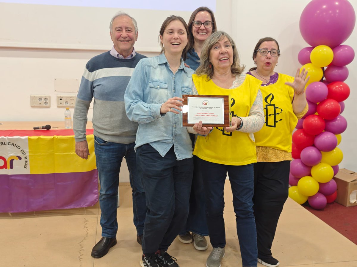 🏆Hoy también hemos recibido el premio del Ateneo Republicano de Rivas V Edición por la lucha por el restablecimiento de la luz y la defensa de la dignidad y derechos de las vecinas y vecinos del barrio de Cañada Real.

¡Libertad, igualdad y fraternidad! ❤️💛💜

¡Muchas gracias!