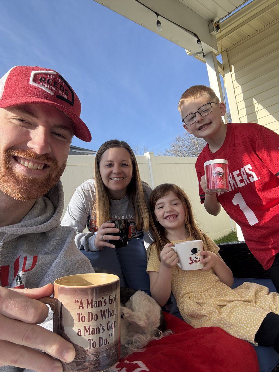 It’s the first official “Sunday Sit” of the season! 

#PatioTime #Relaxation #Reflection #PatioCoffee