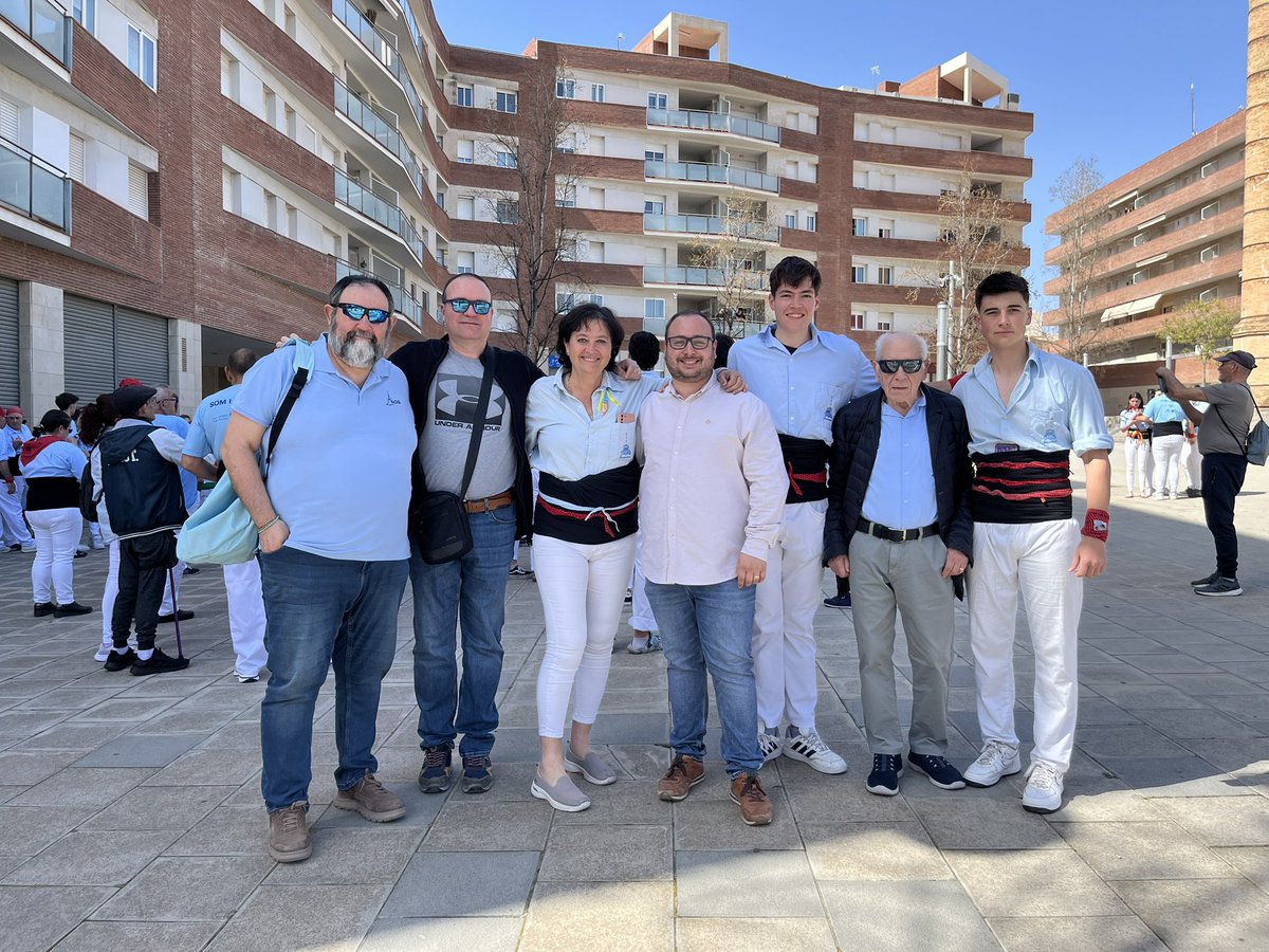 juntsxcatdb's tweet photo. 📸INICIEM LA PRIMAVERA OFICIALMENT!

🫂L’equip de Junts per Torredembarra hem assistit als diferents actes que s’han dut a terme aquest diumenge al nostre municipi. 

Hem estat a la diada castellera en record a l’enxaneta David Sánchez.

🍽️ I també a la Mostra de Ranxets 2025. https://t.co/uMLkFrl9QK