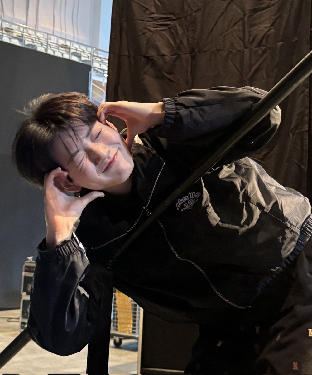 kkonid's tweet photo. 8. #nyangizeu another kapal baru yang aku buat dan kontenin sendiri :D

sleepy head, gamers, and homebody bf gf :D

nyangi = goyangi, nyaongi, cat in japanase (kjk &amp; lng 's representation)
zeu = for s (kata banyak) 즈 (jeu) in korean with z, jeu, zeu https://t.co/UDireIQXQc