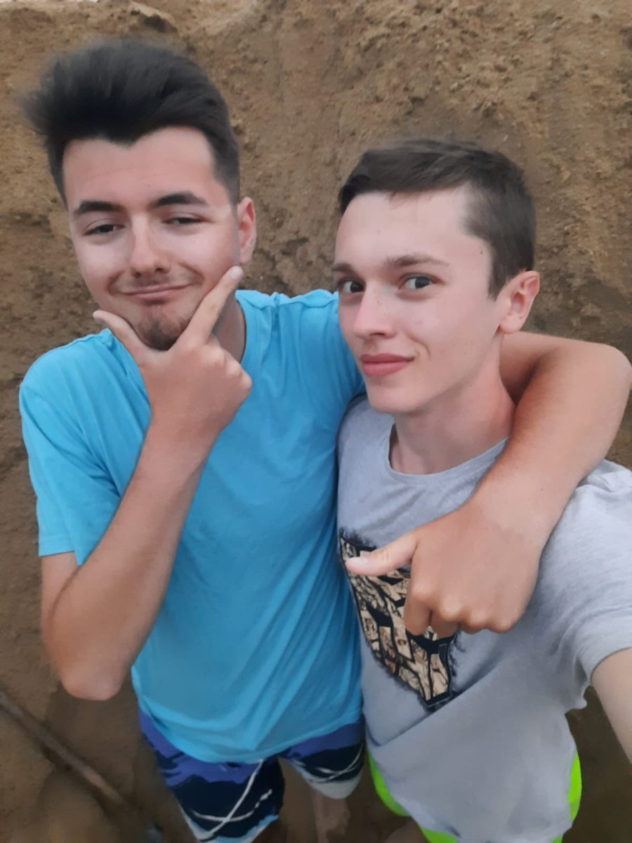 Doucetjean5's tweet photo. Bref, un homme essentiel dans ce groupe qui sans lui perdrait 25% de sa beauté.
Les tortues ninjas sont 4
Les 4 fantastiques sont 4 (#analyse)
Les 4 empereurs sont 4 (#analyse2)
La CROUSTI TEAM sont eux aussi 4.
Les 4 Fabuleux.
Fin du Thread https://t.co/dT6wGDyTu7
