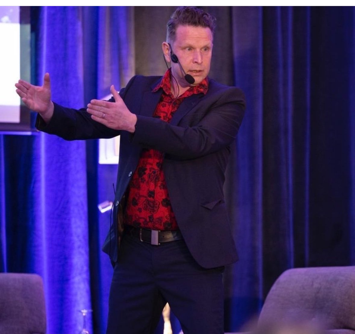 Can’t quite believe the sad news that <a href="/gregfrysocial/">Greg Fry</a> has passed away. Such a talented man who had knowledge, professionalism &amp; energy pouring out of every pore! I was lucky enough to share the stage with him <a href="/Hardwareassoc/">Hardware Association</a> Media Masterclass. Much love to his family &amp; friends. RIP