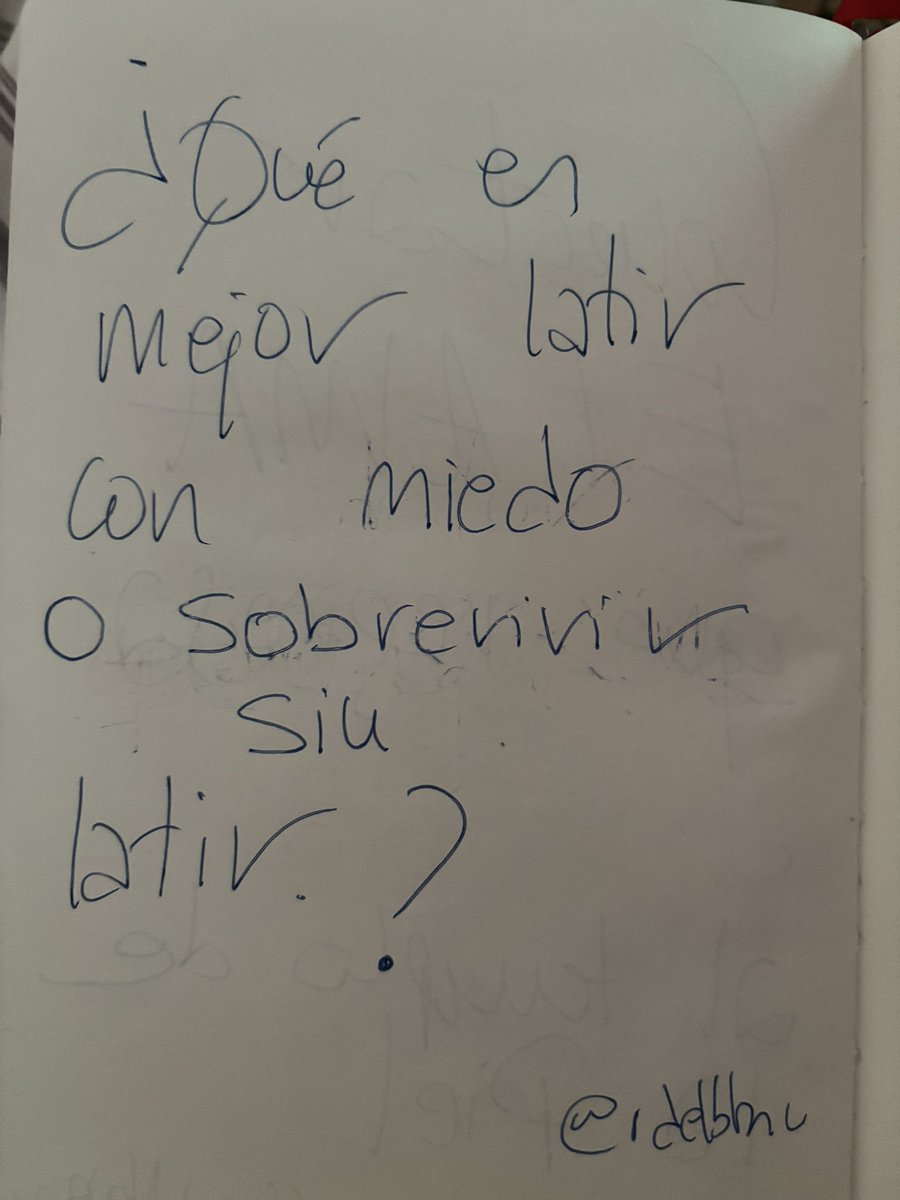 Si no lates no es vida 

Mejor latir con miedo que tener miedo a latir.

#mivoz #xterarura