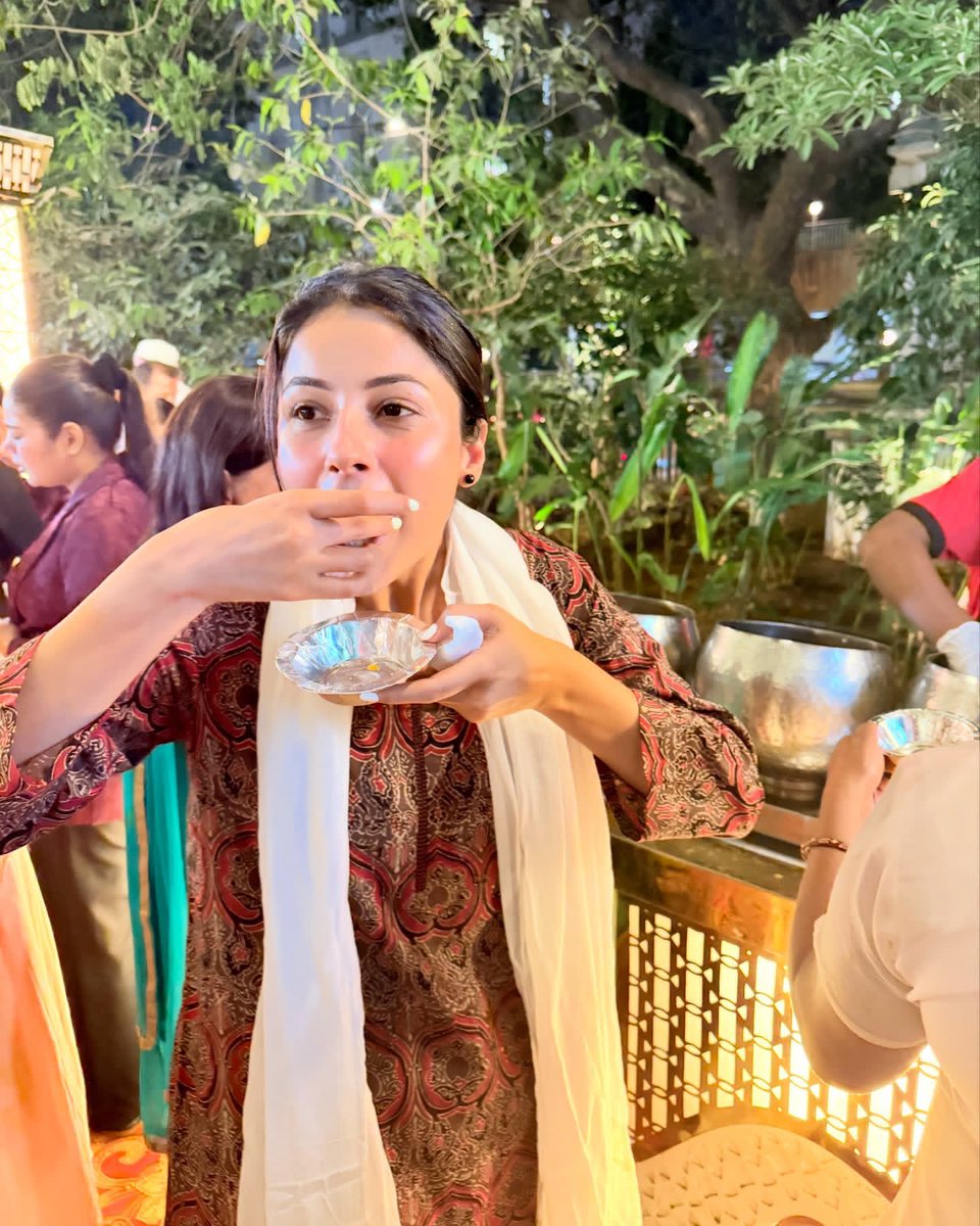 anmolMagazine's tweet photo. Shehnaaz Gill is quite popular on social media too 🤤🤤👰👰👰

#ShehnaazGill https://t.co/f8ExDZ9GOc