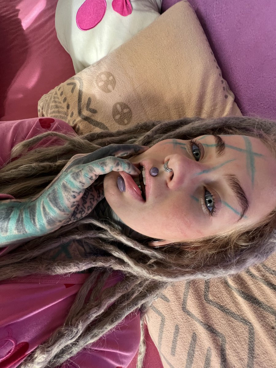 Content from anuskatzz