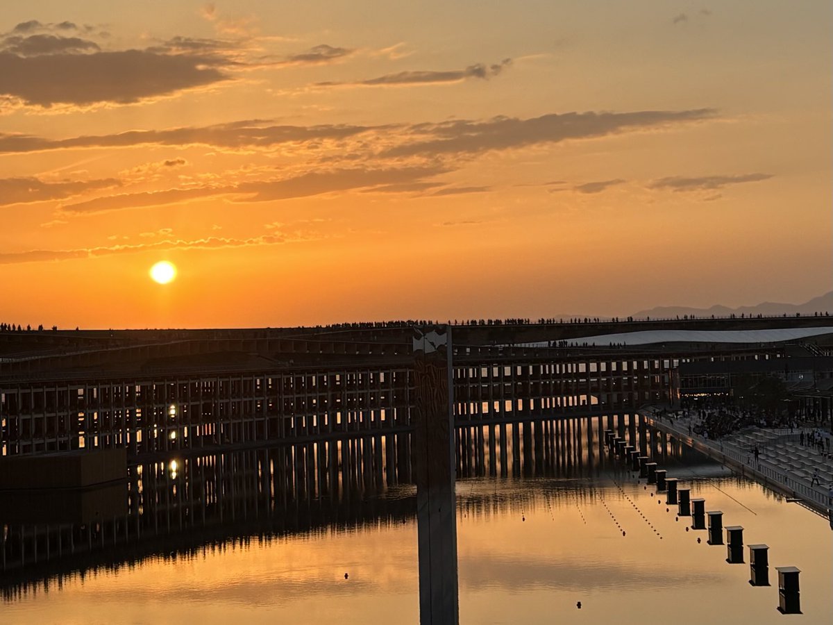 馬と古城夕陽が沈む雰囲気が出た作品です。 道の駅夕陽ヶ丘そとめ 今日は此処で日没まで遊んでましたよ