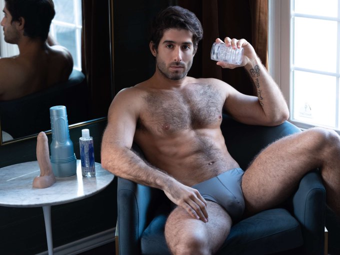 Don't cha wish your boyfriend was hot like me?  US/Europe/Canada/Australia:    https://t.co/pfmGrwDYTK