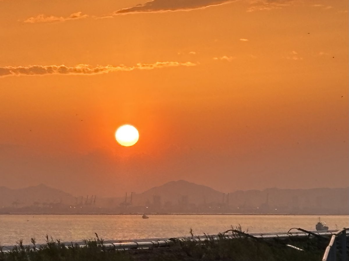 そろそろ日が傾いてきました 天気も良いので夕日が綺麗でしょう 大屋根